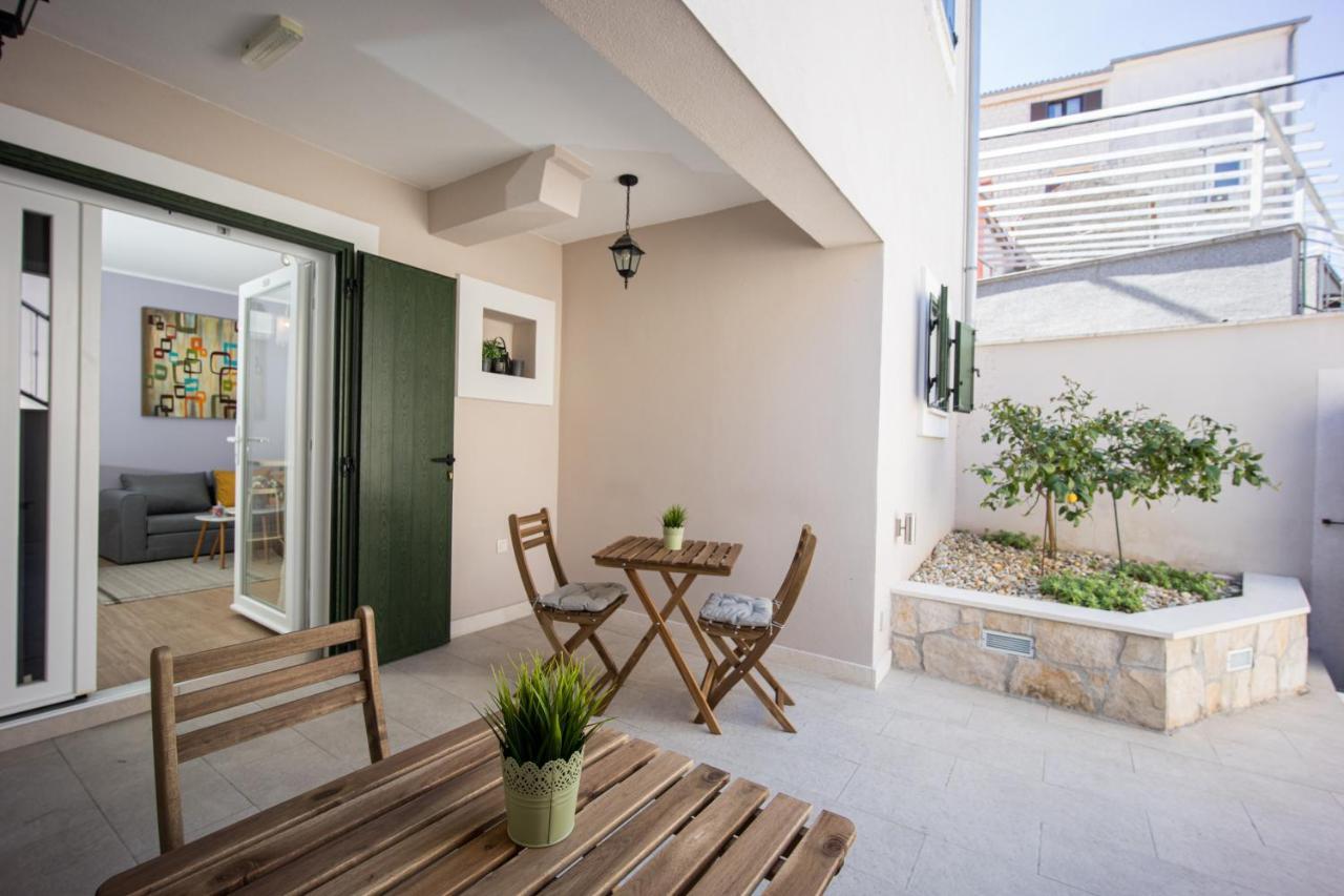 Zlatin Dvor - Apartments For 3, Terrace, Trogir Center, Beach At 5-Min, Bike Friendly المظهر الخارجي الصورة