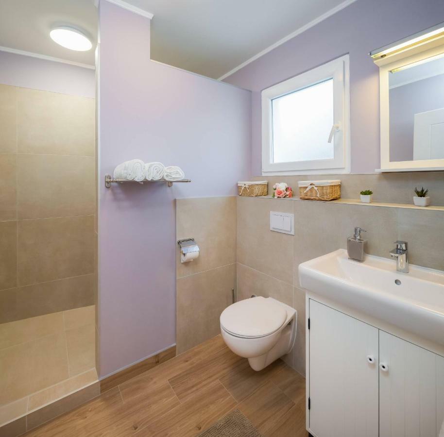 Zlatin Dvor - Apartments For 3, Terrace, Trogir Center, Beach At 5-Min, Bike Friendly المظهر الخارجي الصورة