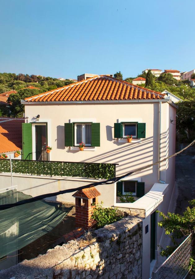 Zlatin Dvor - Apartments For 3, Terrace, Trogir Center, Beach At 5-Min, Bike Friendly المظهر الخارجي الصورة