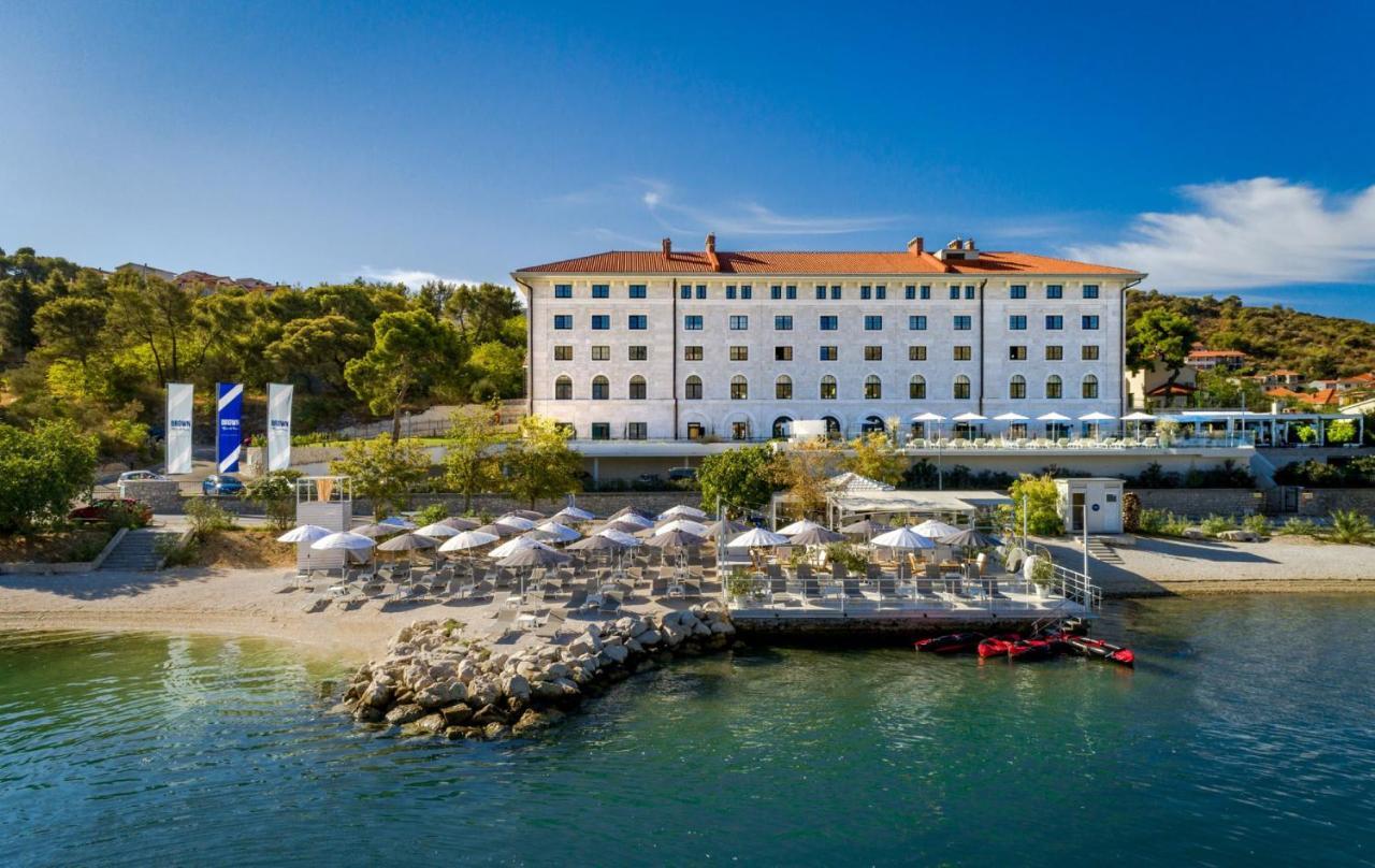 Zlatin Dvor - Apartments For 3, Terrace, Trogir Center, Beach At 5-Min, Bike Friendly المظهر الخارجي الصورة
